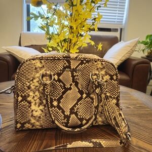 New..Michael kors crossbody bag